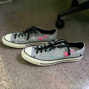 Converse All Star Chuck Taylor retro 90s looking sneakersize 11.5 men/13.5 women